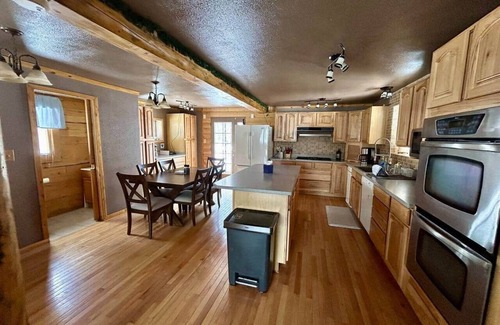 Silver Gate House | Amphitheater Mountain Cabin