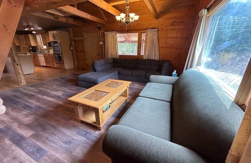 Silver Gate House | Amphitheater Mountain Cabin
