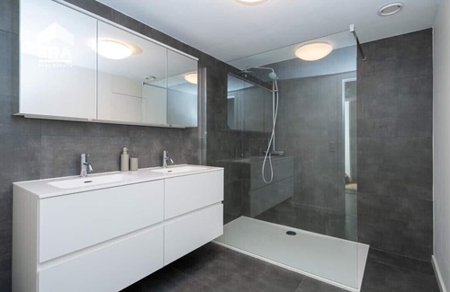 Schipperskwartier Apartment | Ample duplex apartment in Antwerp's Core
