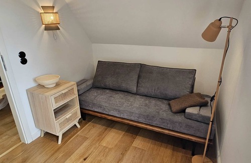 Suddorf House | Amrum Lounge - Stilvolle Ferienwohnung mit Gartenidylle