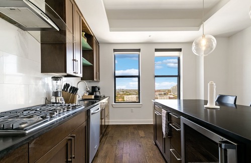 Uptown Apartment | Amyfinehouse Luxury 3BR Penthouse in Uptown Dallas Pool+Private Terrace+Skyline