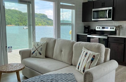 Russell Springs Boat Rental | An Absolute Blast - Lake Cumberland Marina
