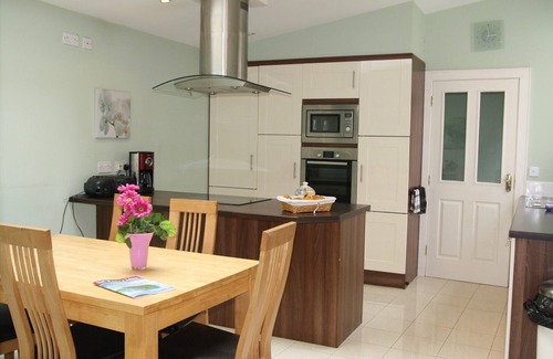 Dingle Ski Chalet | An Caladh Spáinneach