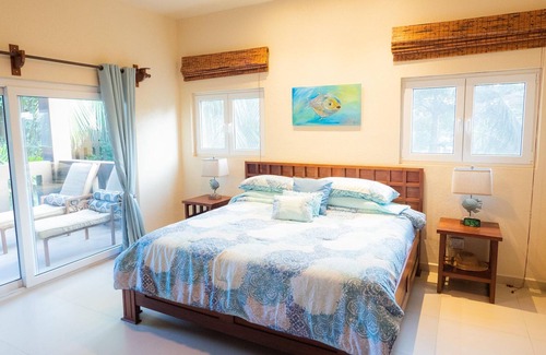 Antoneys Cay Condo | An Oasis in West End: Waterfront with Pool and Dock