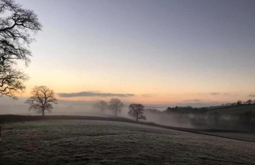 Broadwoodkelly House | An Old Granary Sleeps 4 - Private Hot Tub Rural
