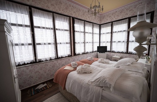 Pyrgos Hotel | Anagennisis Hotel