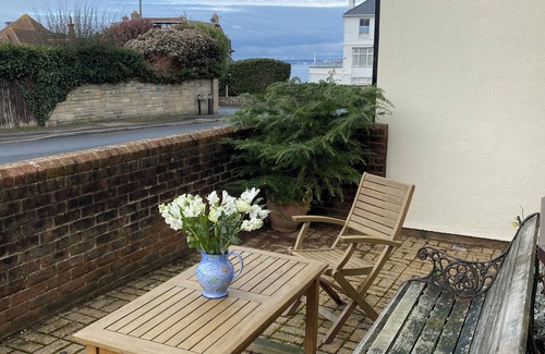 Seaview Cottage | Anchor Cottage holiday home by the sea, pet friendly, minutes walk to beach