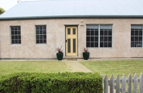 Waterhouse House | Anchored in Robe - Beach & Town 140m