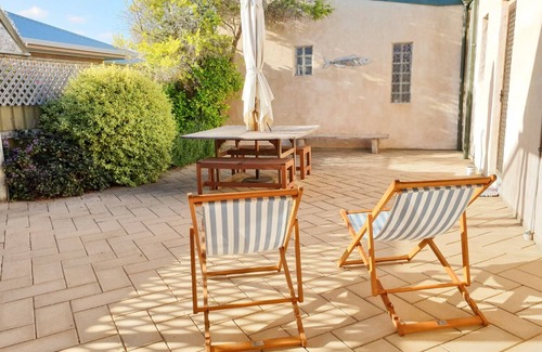 Waterhouse House | Anchored in Robe - Beach & Town 140m