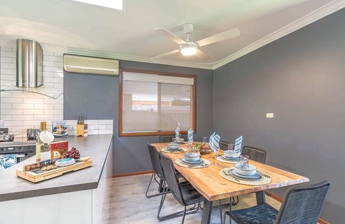 Geographe House | Anchors Away- Large secure backyard