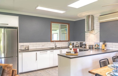 Geographe House | Anchors Away- Large secure backyard