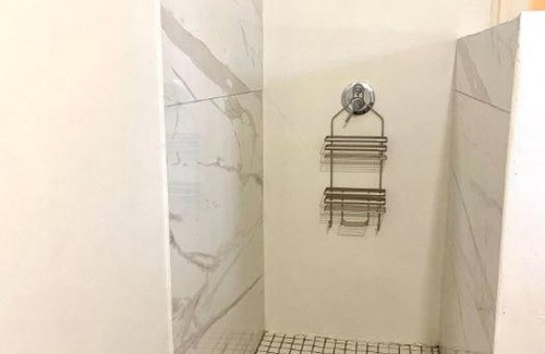 Assagay House | Angazi Guesthouse Unit 2 - Upmarket one bedroom apartment with pool