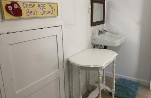 Northeast Virginia Beach Hotel | Angie's Guest Cottage