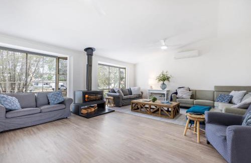 Callala Bay House | Anglesey - Pet Friendly with Pool - 4 Mins Walk to Beach