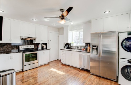Murray House | Anna's Alley Cute top floor 3 BD/House Heart of SLC