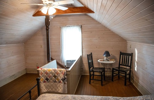 Dickerson Run Bed & Breakfast | AnnaLee room at The Farmhouse Bed & Breakfast at Maple Bottom Farm
