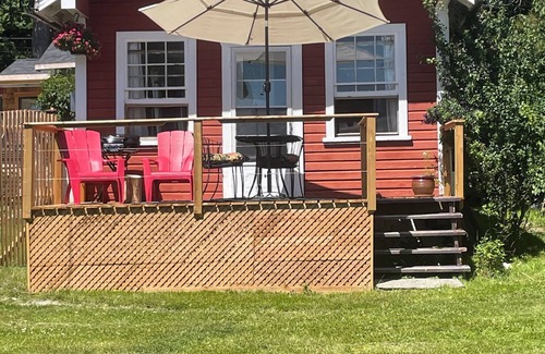 Stillwater Cabin | Annie Bay Ocean Cottage in Powell River