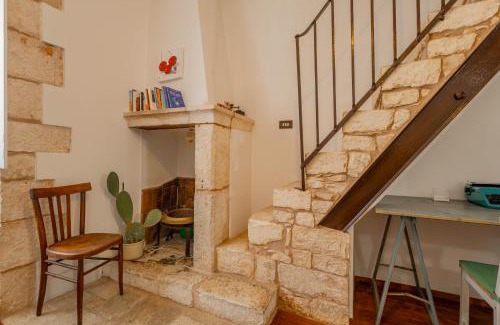 Turi Apartment | Antiche Mura Apartments "Nel Cuore della Puglia"bivani, cucina, terrazzo