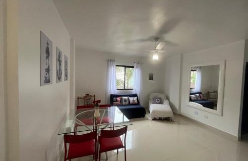 Vila Julia Apartment | Ap 700m Praia Enseada-TV Smart, Garagem-Elevador
