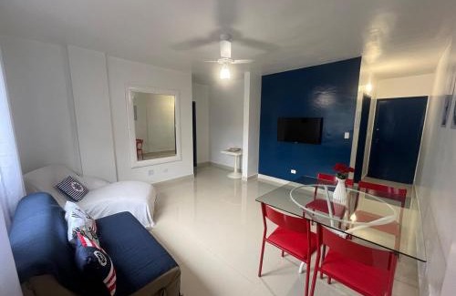 Vila Julia Apartment | Ap 700m Praia Enseada-TV Smart, Garagem-Elevador