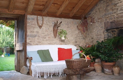 Ulle Apartment | Apartament in a beautiful stone house. Two beds or French bed