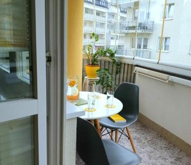Ursynow Apartment | Apartament Przy Metrze i Przy Lesie
