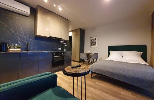 Katowice Apartment | APARTAMENT W CHMURACH- 15 PIĘTRO OSIEDLE TYSIĄCLECIA- parking w hali garażowej, wielki taras z leżakami i widokiem na zachód słońca