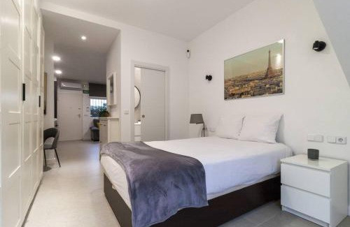 Legazpi Apartment | Apartamento Bronce by Clabao