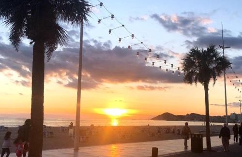 Rincon de Loix Apartment | Apartamento California en Benidorm, 1 min playa levante, Wi-Fi, AC y parking