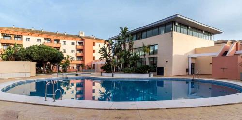 Punta Umbria Apartment | Apartamento junto a la playa con piscina y parking