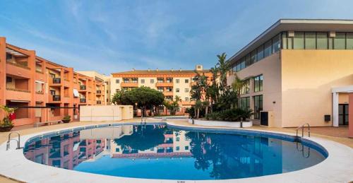 Punta Umbria Apartment | Apartamento junto a la playa con piscina y parking