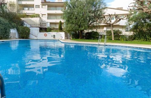 Llanca Apartment | Apartamento luminoso con jardín, piscina comunitaria y cerca de la playa en Llançà. - ES-228-41