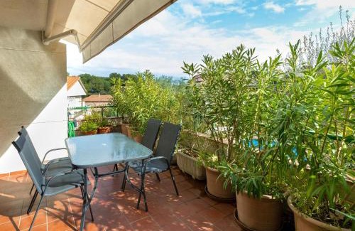 Llanca Apartment | Apartamento luminoso con jardín, piscina comunitaria y cerca de la playa en Llançà. - ES-228-41