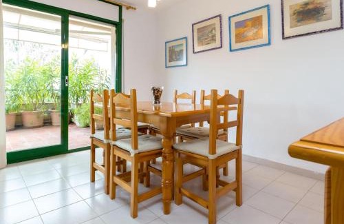 Llanca Apartment | Apartamento luminoso con jardín, piscina comunitaria y cerca de la playa en Llançà. - ES-228-41