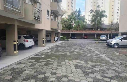 Pioneiros Apartment | Apartamento para casais próximo à roda gigante com uma vaga de garagem