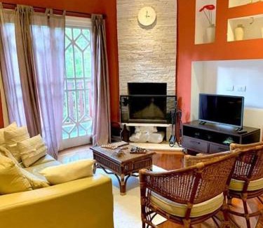 Vila Inglesa Apartment | Apartamento Tranquilo com Linda Vista Para Jardim!