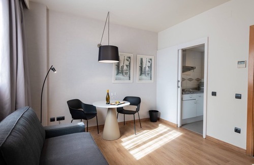 Les Corts Apartment | Aparthotel Atenea Barcelona