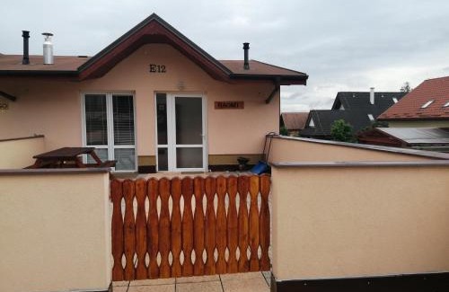 Velky Slavkov Apartment | Apartman NAOMI E12