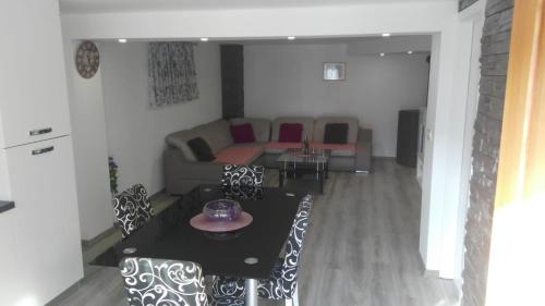 Gornje Jesenje Apartment | APARTMAN SAUNA "NINO"