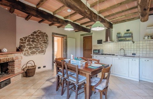 Casoli Apartment | Apartment 'La Casina Di Francesca' with Wi-Fi and Parking
