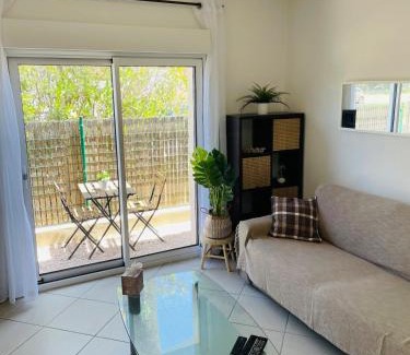 Giens Apartment | Apartment 2 steps from Bergerie Beach!