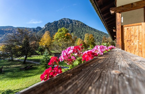 Unterschonau Apartment | Apartment "3 Apartment mit Gartenblick" with Mountain View, Private Balcony & Wi-Fi