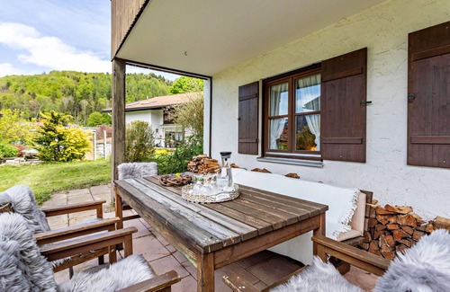 Unterwoessen Apartment | Apartment "An den Bergen" with Mountain View, Private Terrace & Wi-Fi