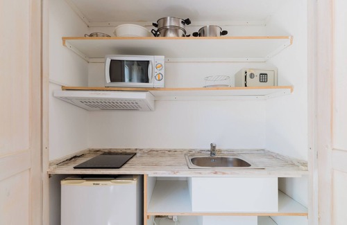 Tuglie Apartment | Apartment 'Angolo Cottura' with Shared Pool, Wi-Fi and Air Conditioning