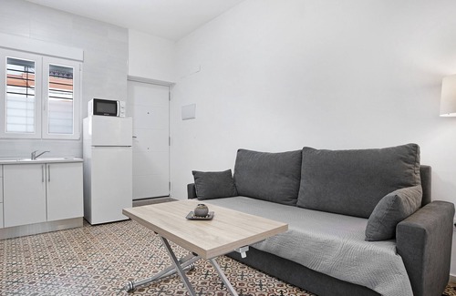 Barbate Apartment | Apartment 'Apartamento Guzmán C' with Private Terrace, Wi-Fi and Air Conditioning