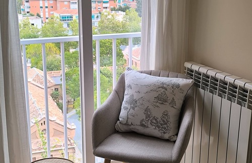 Cervantes Apartment | Apartment 'Apartamento Góngora Congresos' with Mountain Views, Wi-Fi and Air Conditioning