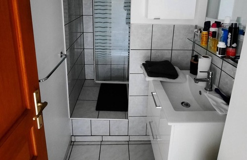 Maubeuge Apartment | Apartment-Apartment-Ensuite with Bath