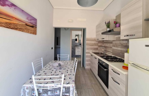 Marina di Ragusa Apartment | Apartment 'Appartamento Nensi' with Balcony and Air Conditioning