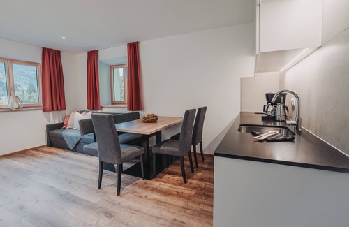 Valle Aurina Apartment | Apartment 'Appartement Hochfeld' with Mountain View, Shared Terrace and Wi-Fi