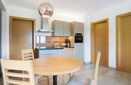 Tramin Apartment | Apartment 'Bacchushof Lagrein' with Mountain View, Balcony and shared Pool